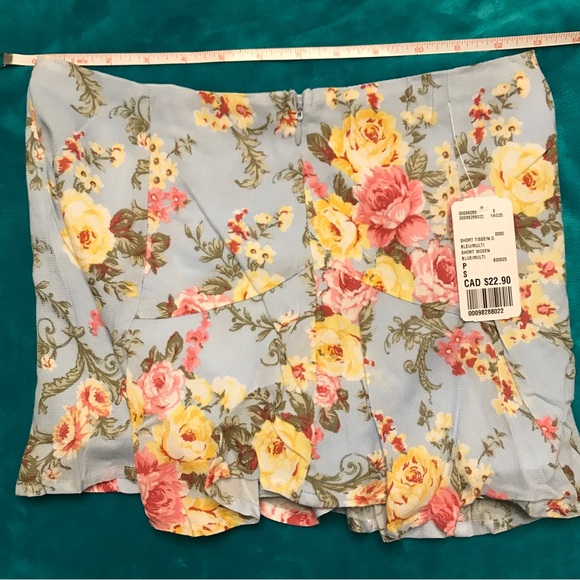 Flowy Floral Shirts - Picture 4 of 4